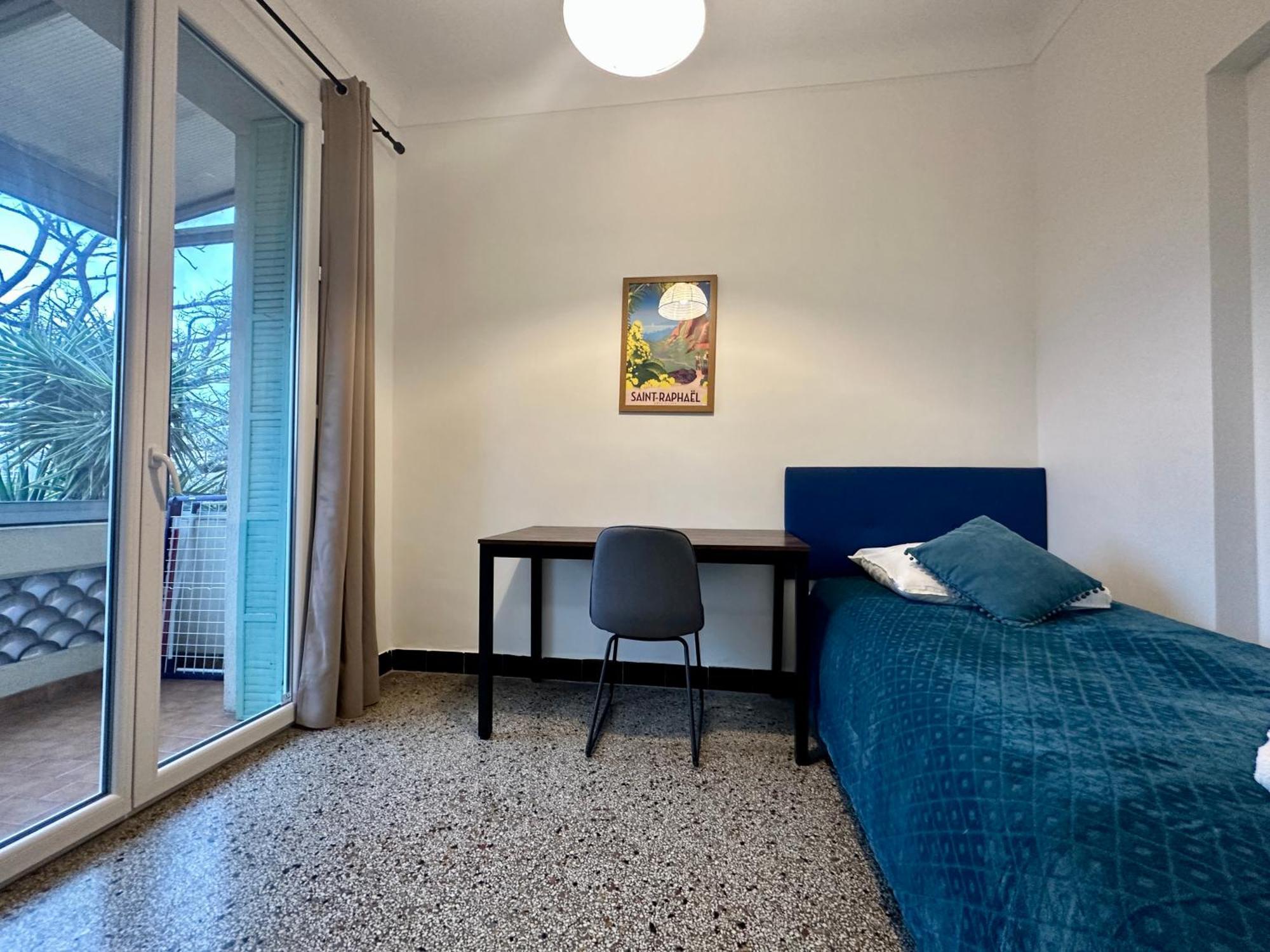 Tassigny A Parking Et Terrasse Frejus
