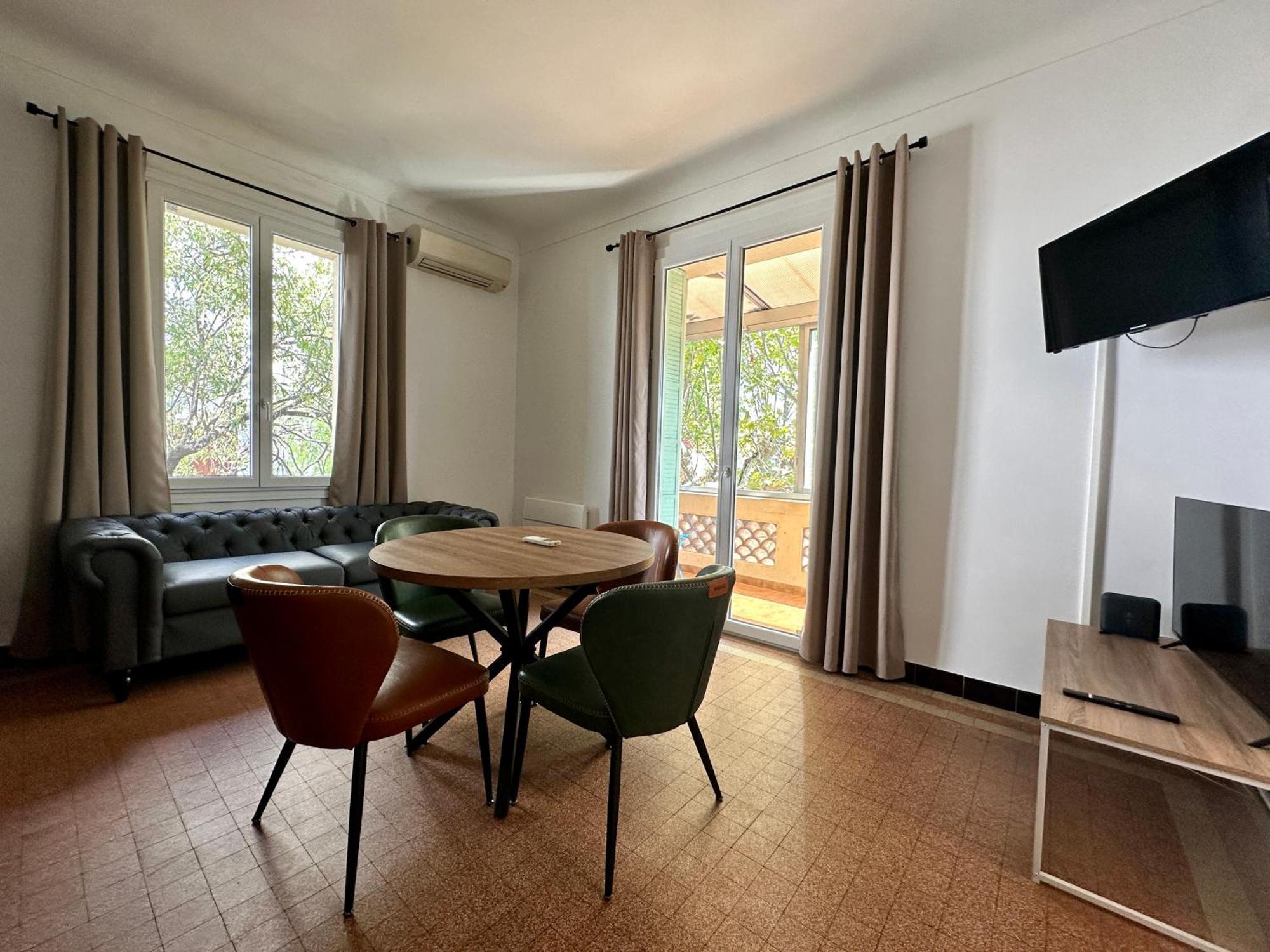 Tassigny A Parking Et Terrasse Apartment *